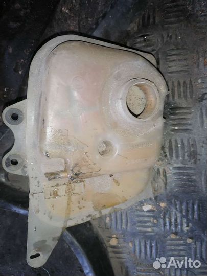 Бачок расширительный Audi 80 b3