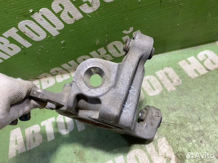 Кулак поворотный задний левый Nissan Skyline PV36