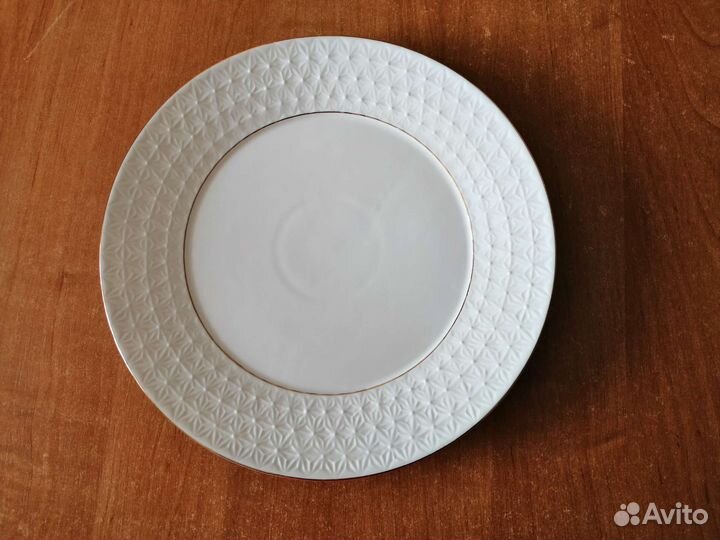 Тарелка новая
