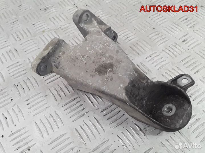 Кронштейн двигателя VW Passat B5 2,3 AGZ 3B0199308