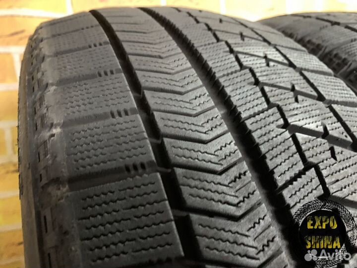 Bridgestone Blizzak VRX2 215/45 R18