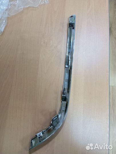 Молдинг бампера на Ладу Весту св Кросс