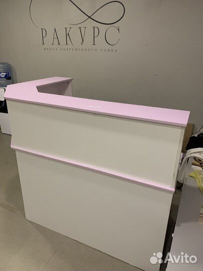 Стойка ресепшн