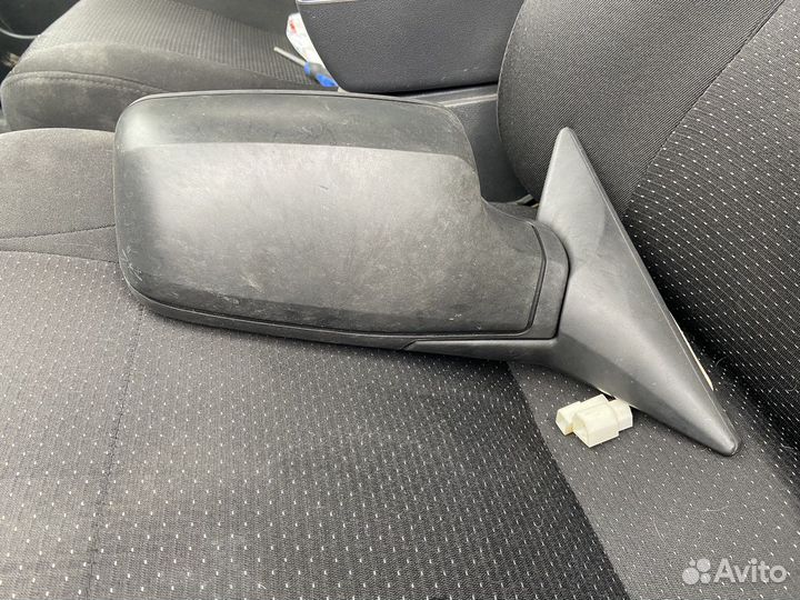 Правое зеркало приора 1