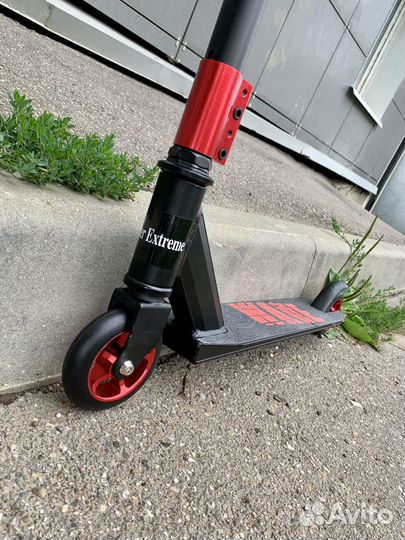 Трюковой самокат новый, красный