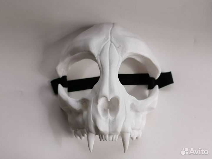 Маска кошки для фурсьюта с большими глазами белая