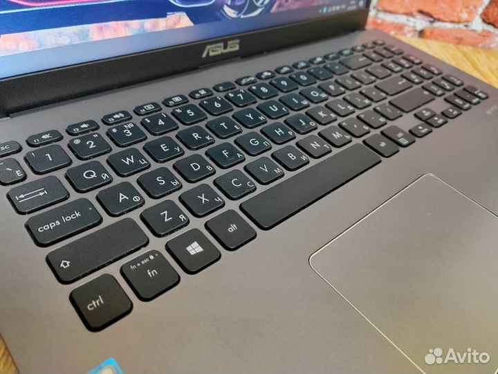 Игровой ноутбук Asus с i3 и SSD240 для работы