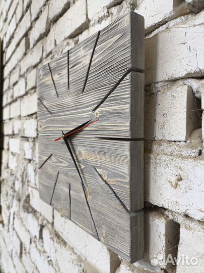 Настенные часы из массива сосны