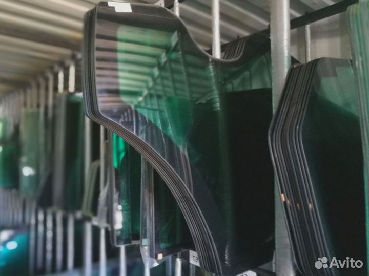 Стекло заднее верхнее Komatsu