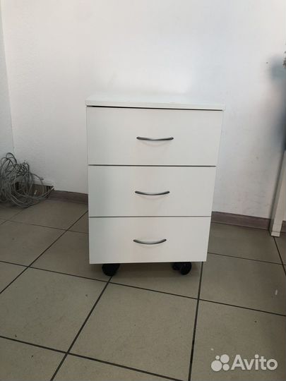 Тумба подкатная на 3 ящика