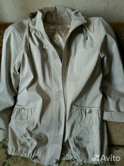 Ветровка женская