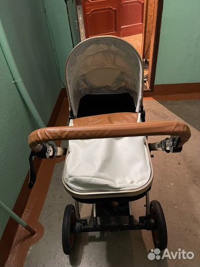 Коляска из кожи