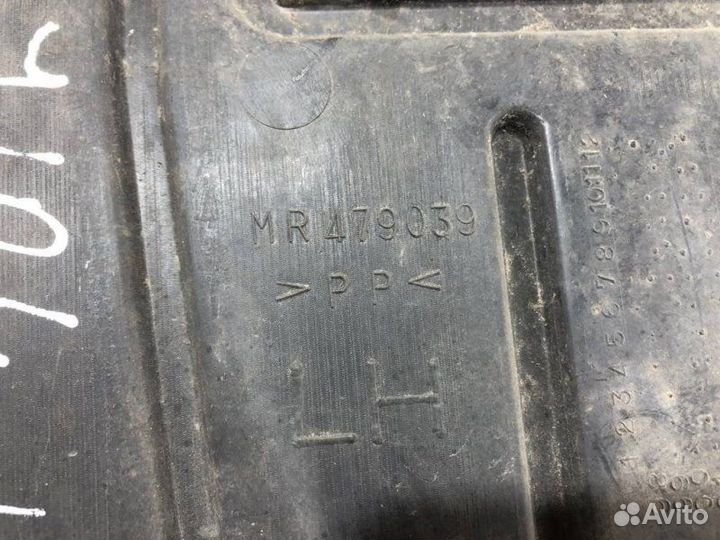 Пыльник двигателя Mitsubishi Lancer 9 1.6 2006