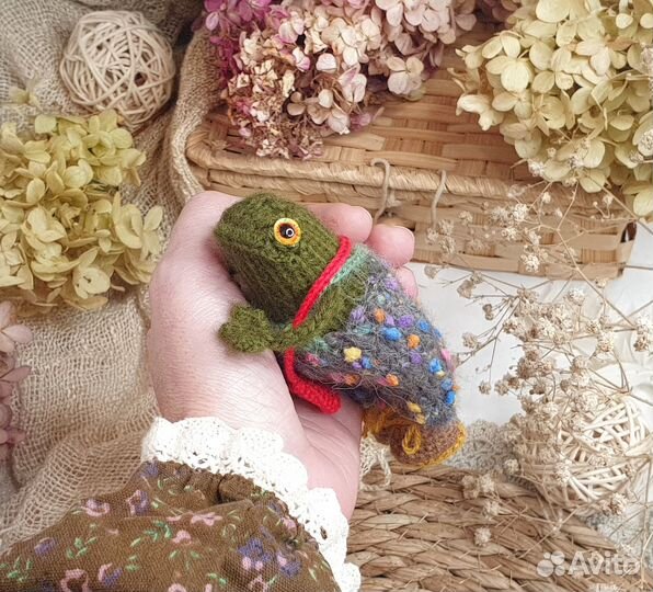 Лягушка вязаная - С морем в сумочке
