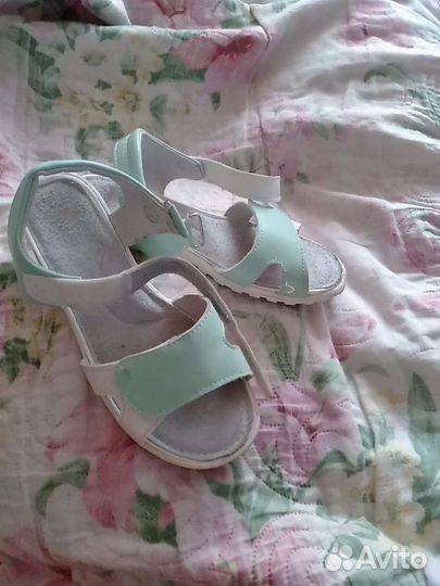 Сандали новые