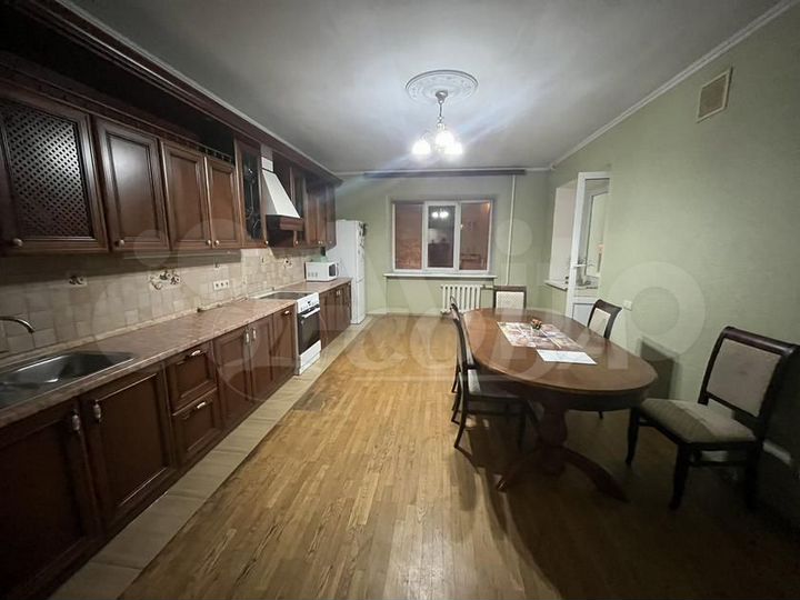 4-к. квартира, 159 м², 3/7 эт.