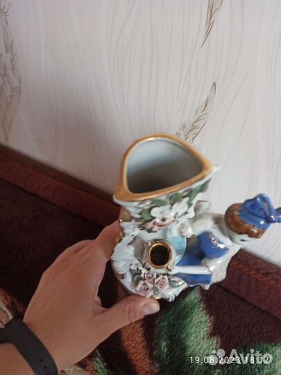 Фарфоровая статуэтка - ваза и подсвечник