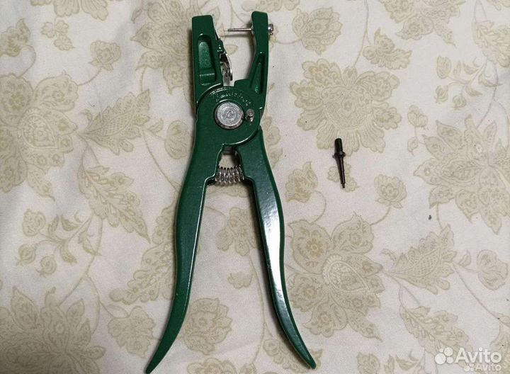 Эластратор для кастрации с/х животных