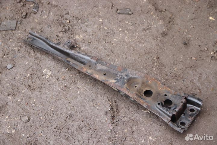 Балка лыжня продоль на Мицубиси Лансер 10