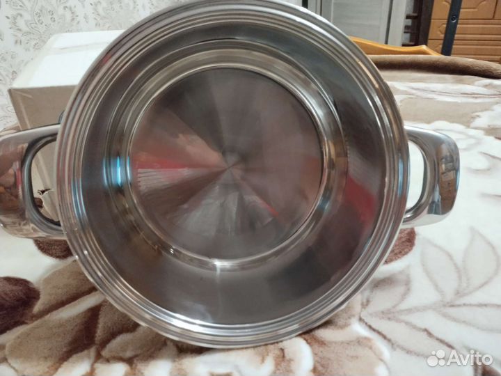 Кастрюля 5,5 литра фирмы 