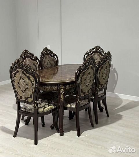 Стол и стулья