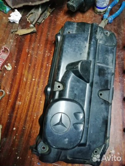Крышка двигателя Mercedes-Benz Vito W639 OM646