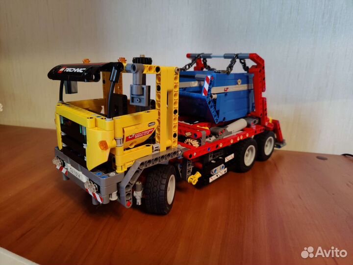 Lego 42024 Technic контейнеровоз