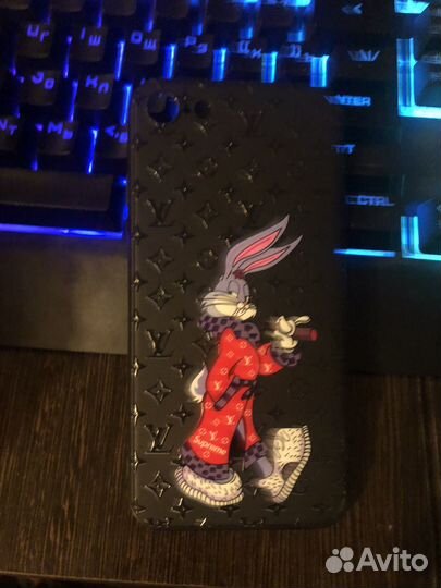 Чехлы на iPhone 8