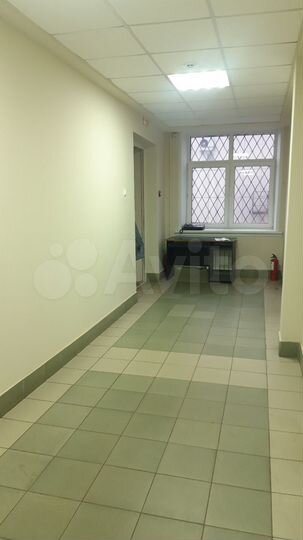 Этаж с офисами в бизнес- центре