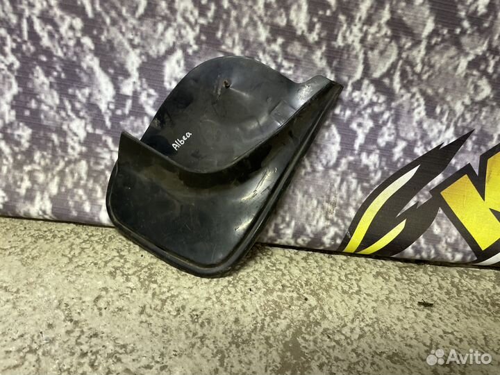 Брызговик передний правый Фиат Альбеа