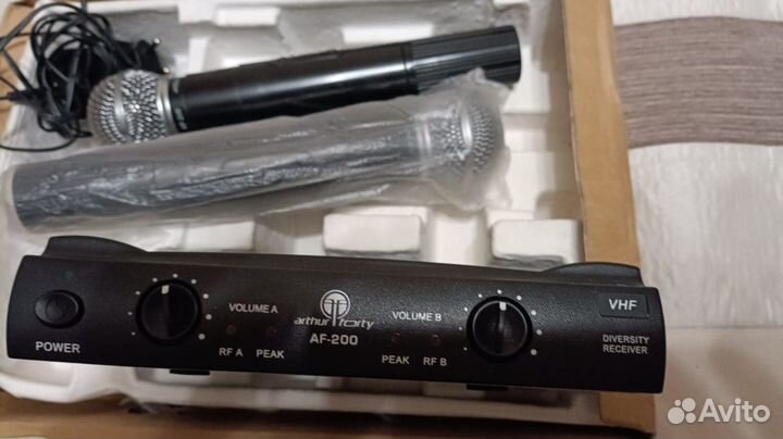 Вокальные Arthur forty 2 микрофона на одной базе