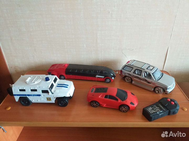 Машинки, кубики, разные ирушки