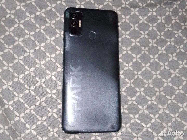 Телефон techno spark 7