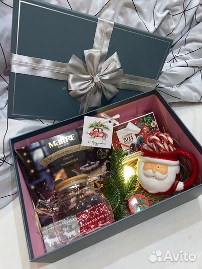Подарочный бокс новогодний