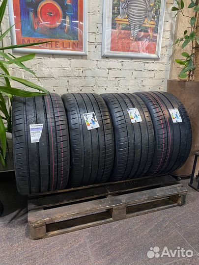 Michelin Pilot Sport 4 S 295/35 R21 и 315/30 R22 107Y