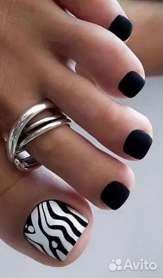 Модель на педикюр