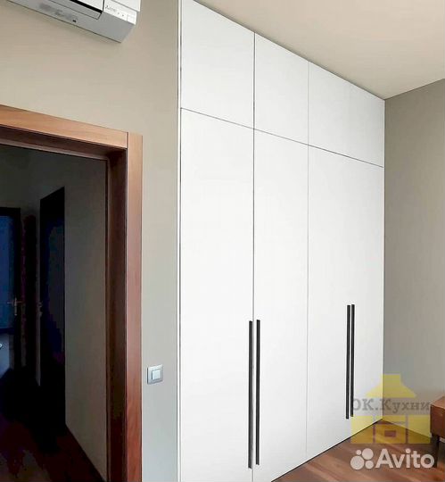 Черный шкаф