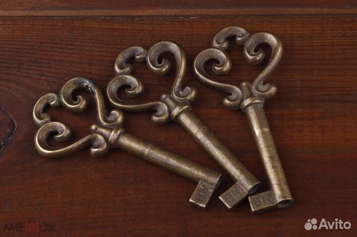 Ключ 3 штуки латунь до 1917 года Клеймо BN Fam