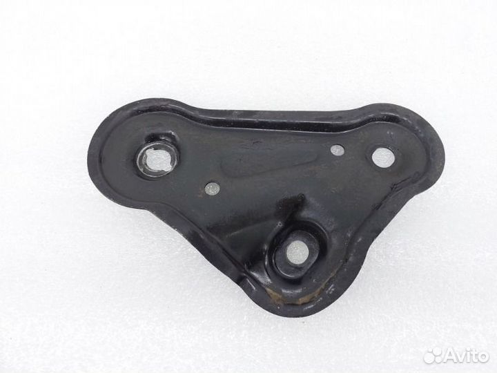 Кронштейн подрамника передний правый Kia Optima JF