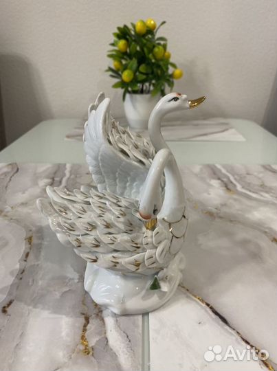 Статуэтка лебедь