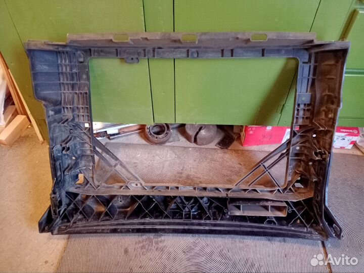 Skoda Rapid - суппорт радиатора, бампер, фара