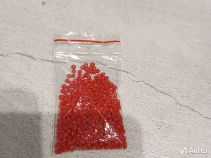 Красный мелкий бисер