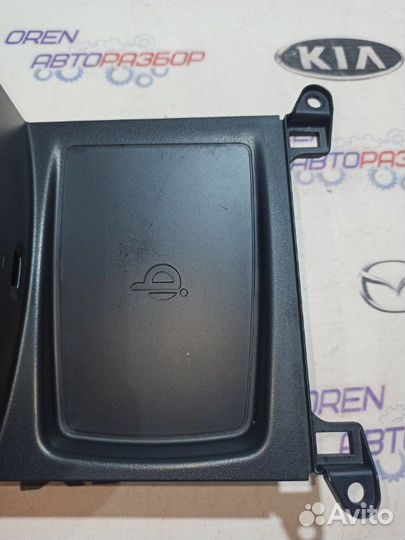 Накладка на центральную консоль Toyota Camry 55