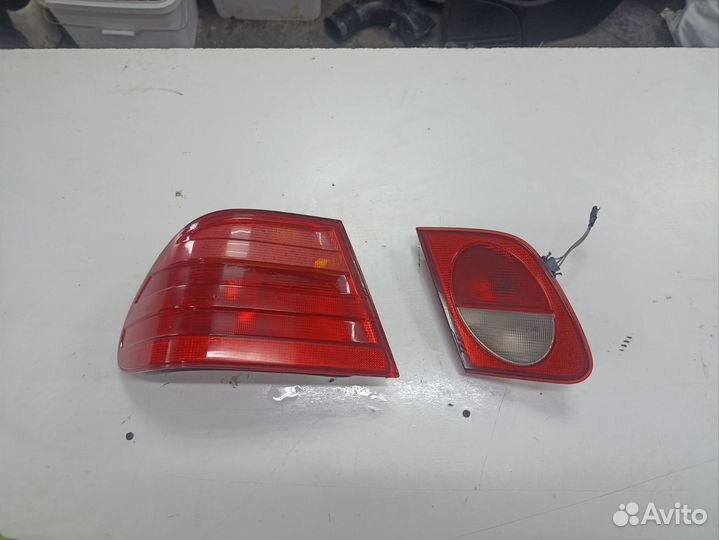 Фонарь задний левый mercedes w210