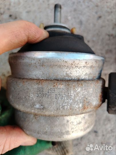 Опоры двигателя Audi A6 Allroad 2.5 TDI 8E0199379E