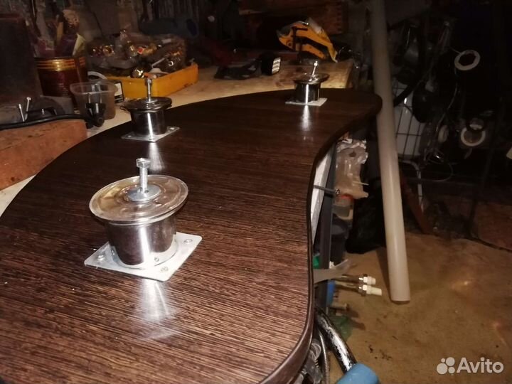 Полка угловая с крепёжом к столу, или дивану