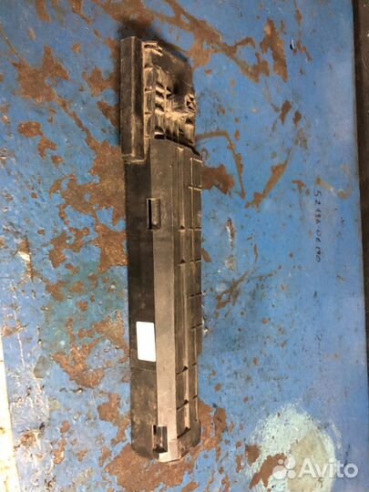 Крепление радиатора правое BMW F20 F30 F36