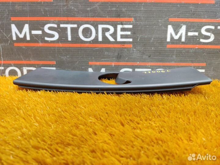 Накладка ремня безопасности левая Mercedes-Benz