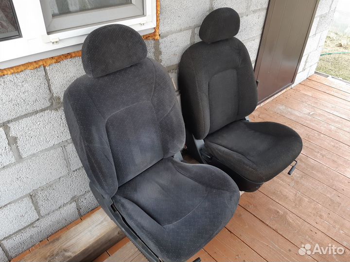Передние сиденья Hyundai Sonata