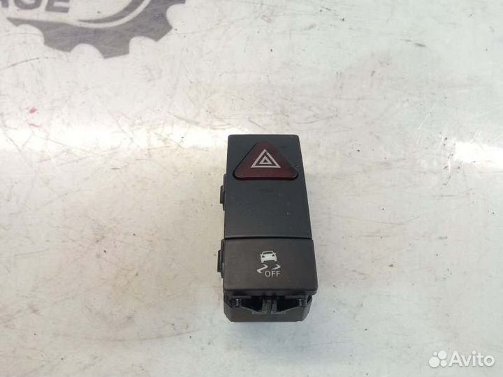 Кнопка аварийной сигнализации Mercedes-Benz